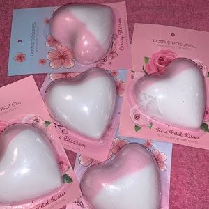 Bath treasures bath bombs